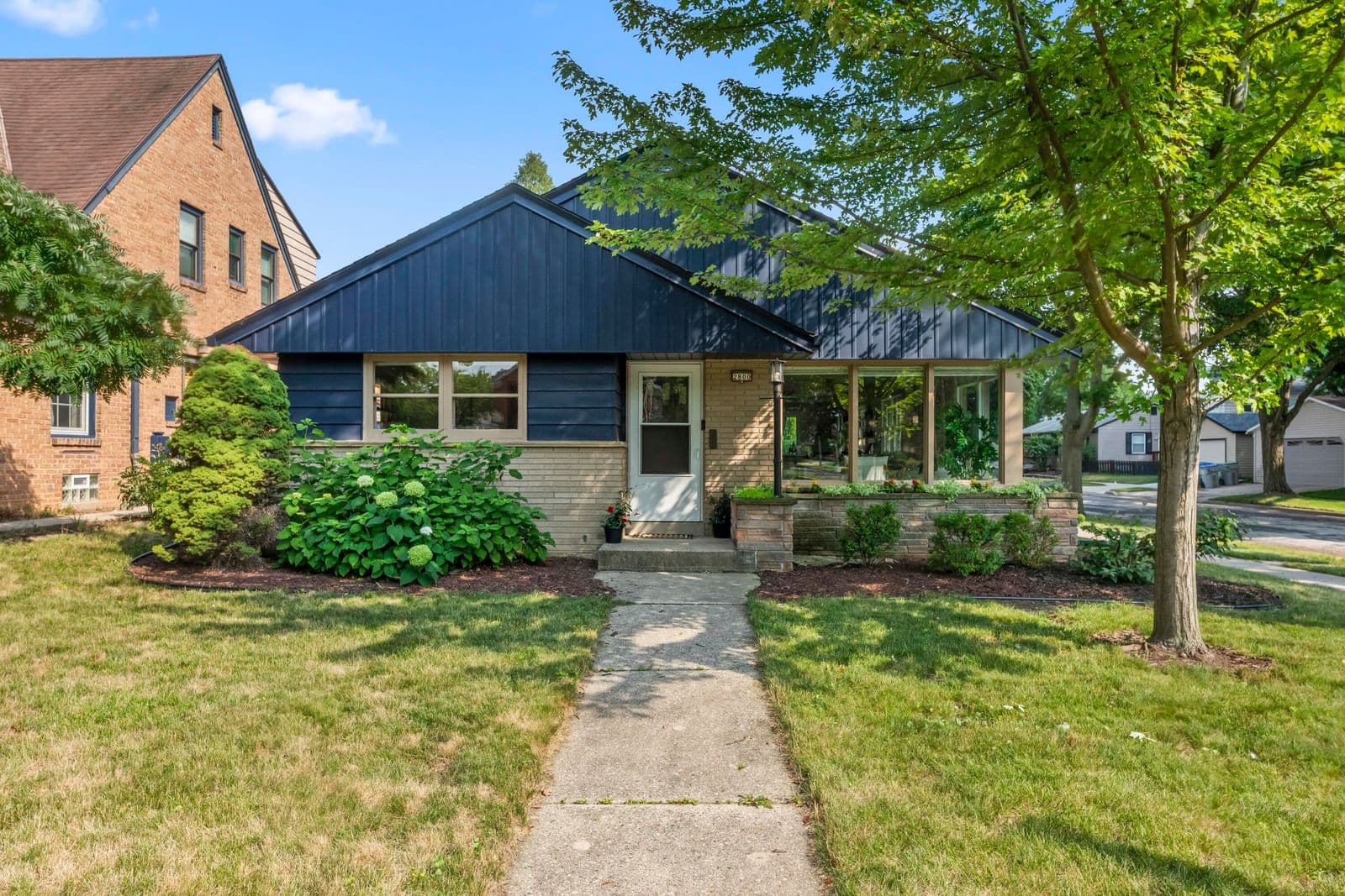 2800 Hartung, Milwaukee, WI 53210