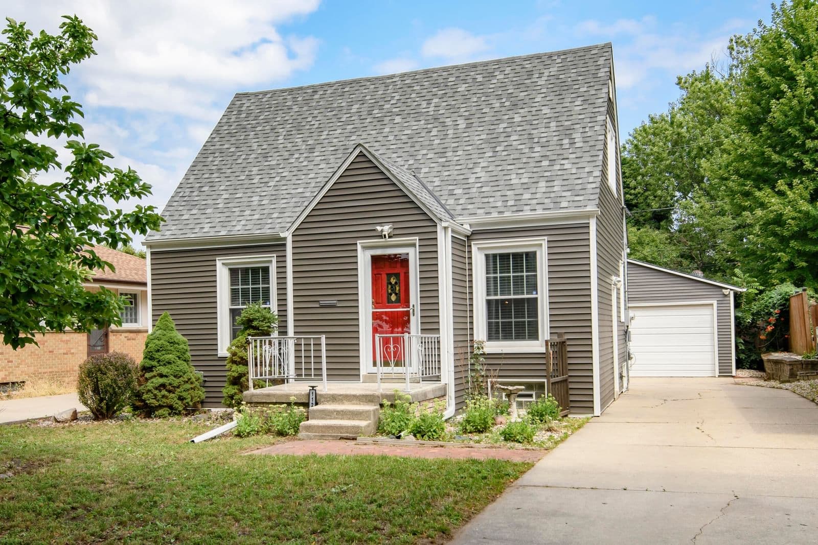1124 90th, West Allis, WI 53214