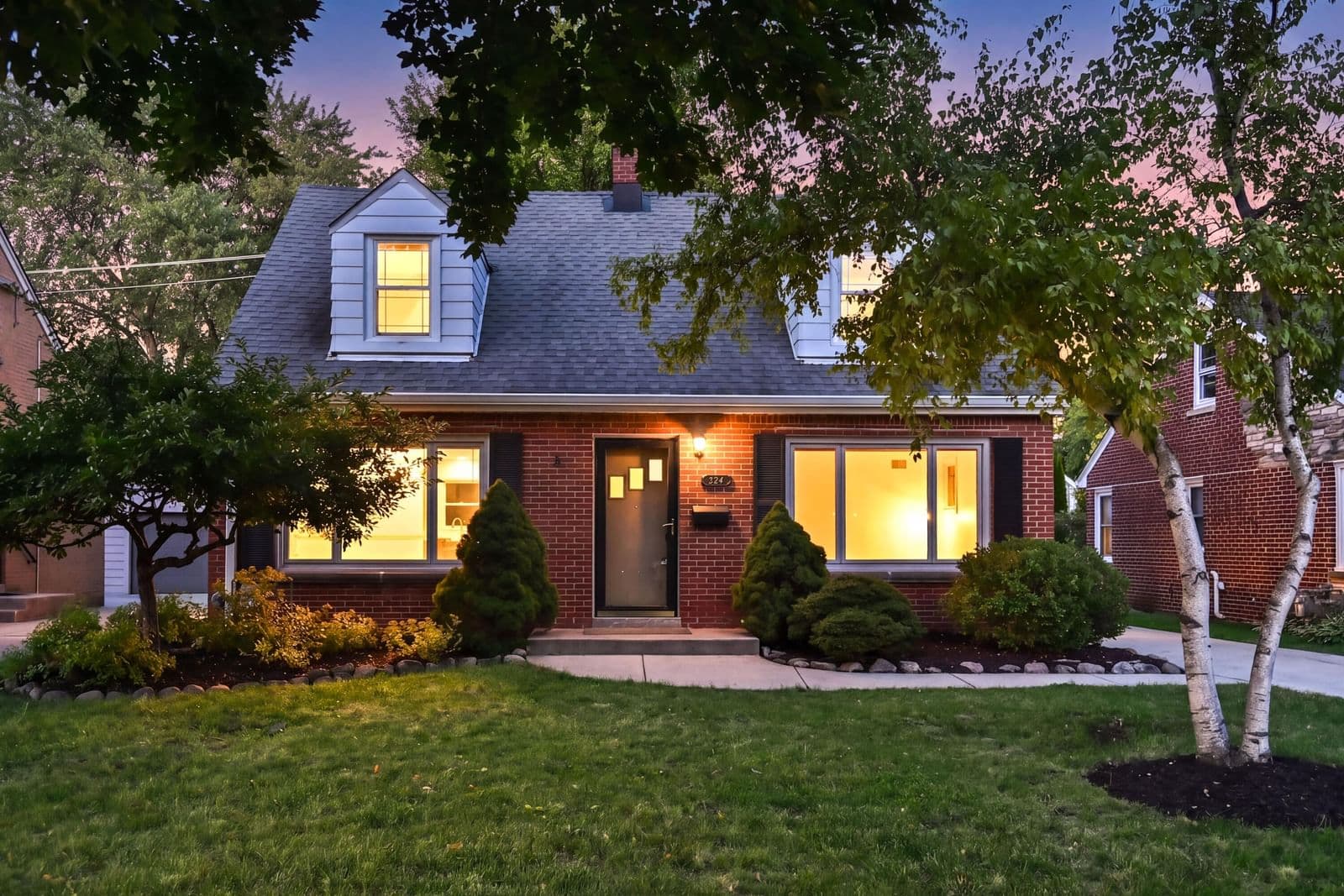 534 105th, Wauwatosa, WI 53226