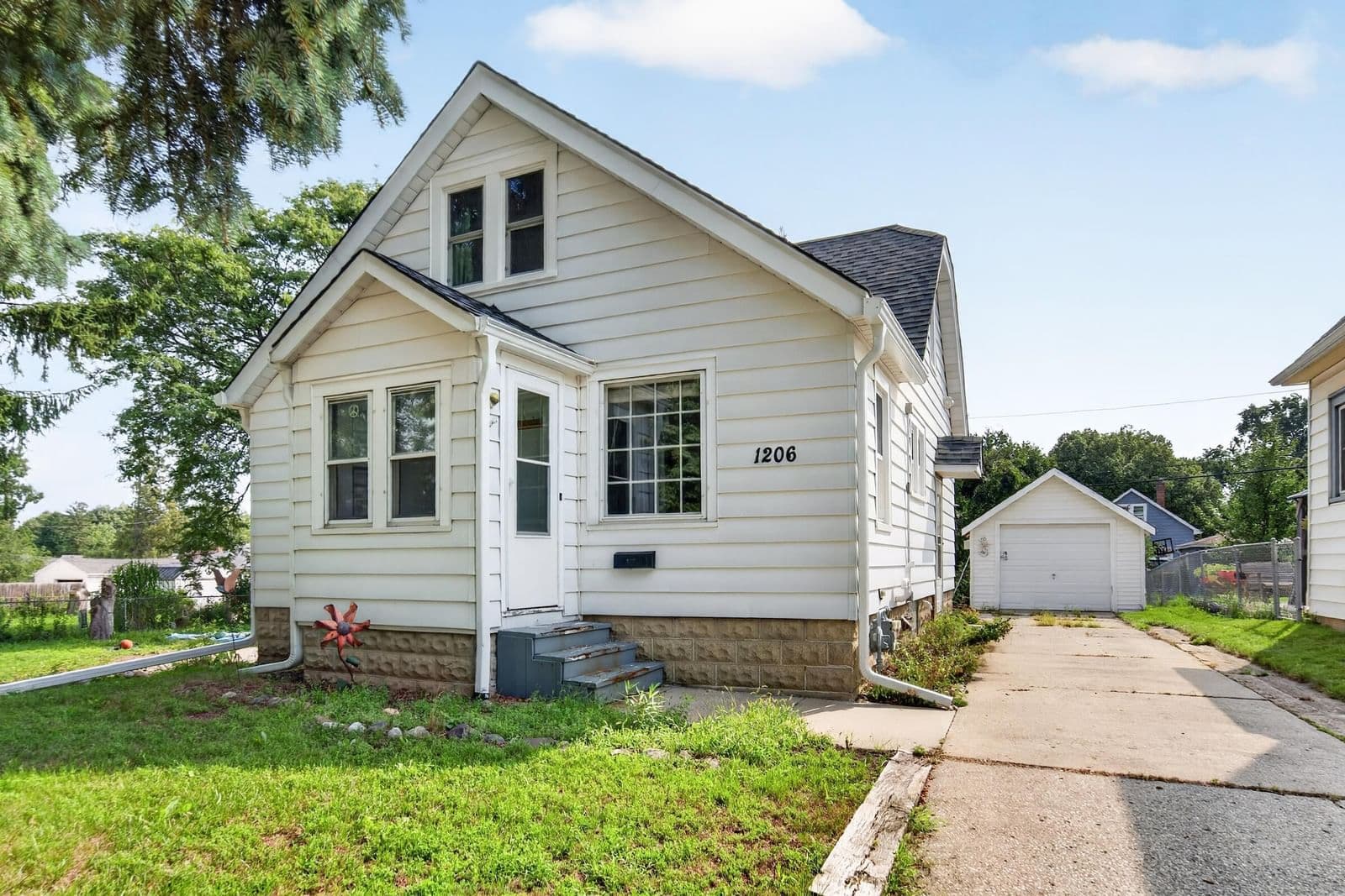 1206 91st, West Allis, WI 53214
