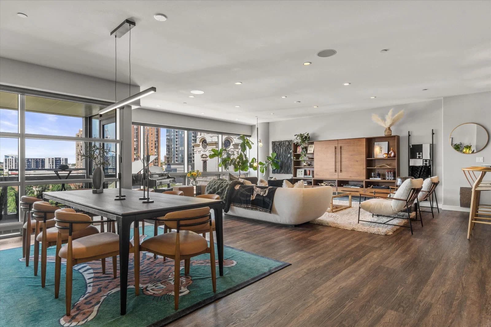 545 Wells, Milwaukee, WI 53202