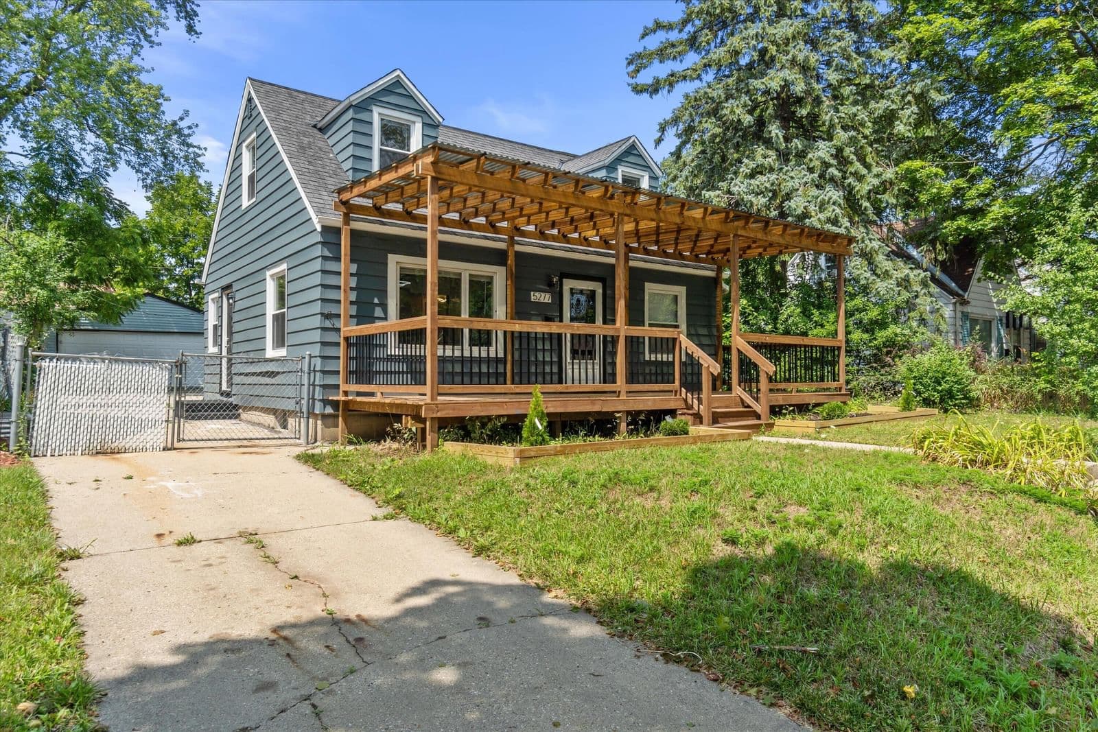 5277 51st, Milwaukee, WI 53218