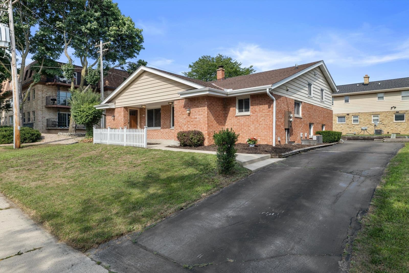 2652 124th, Wauwatosa, WI 53226
