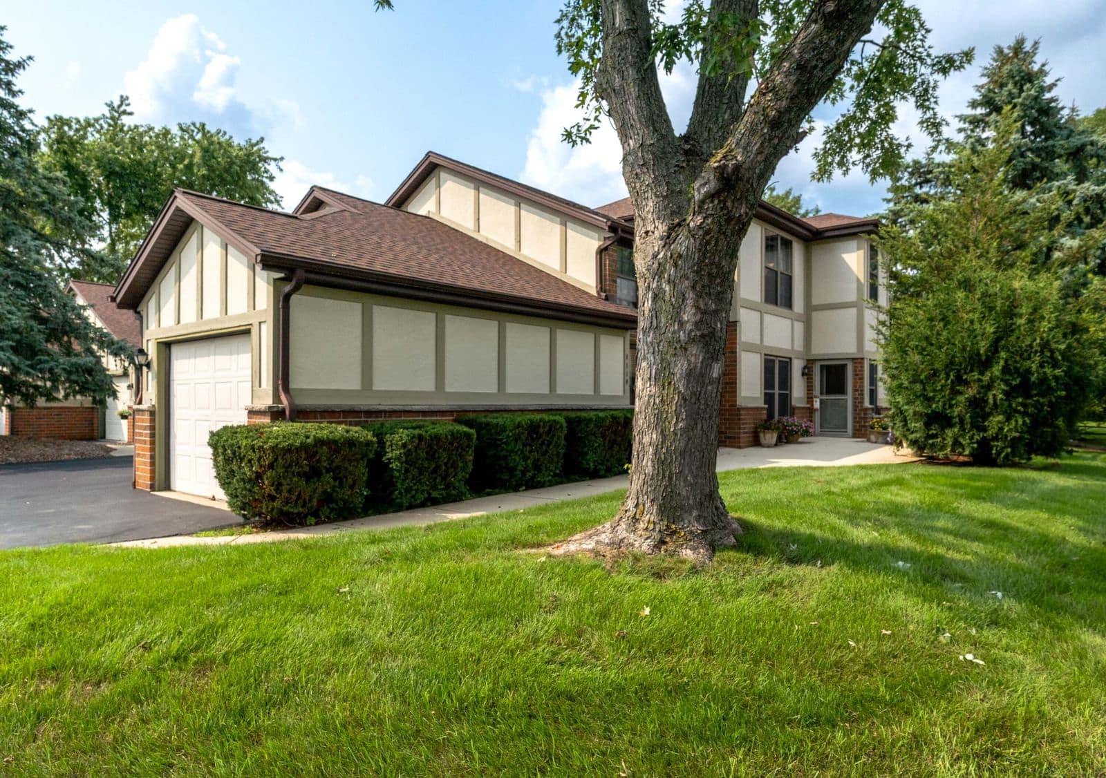 8110 Forest Hills, Franklin, WI 53132