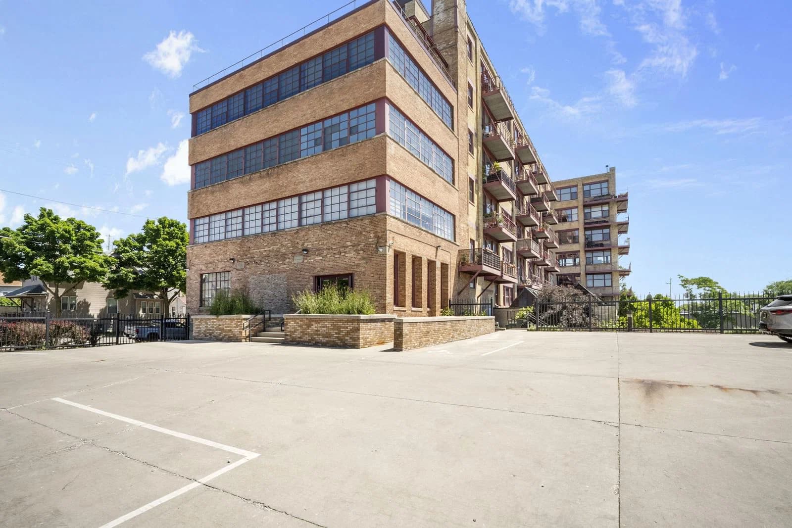 215 Maple, Milwaukee, WI 53204