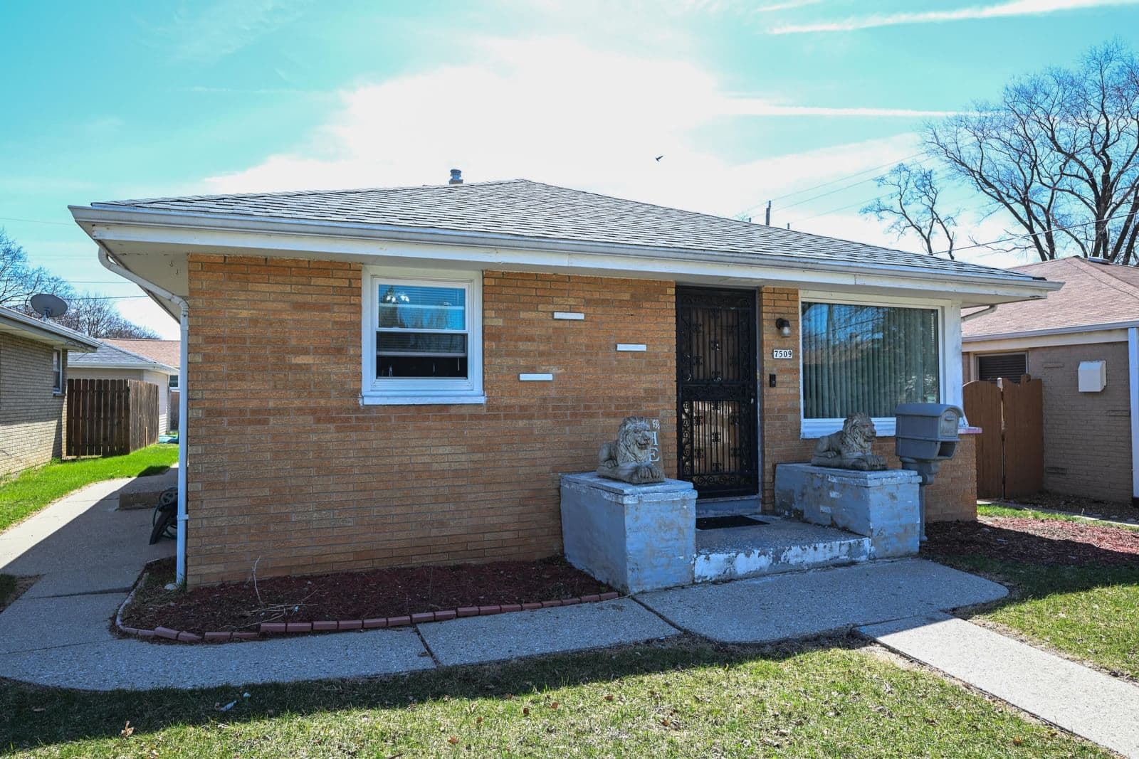7509 Carmen, Milwaukee, WI 53218