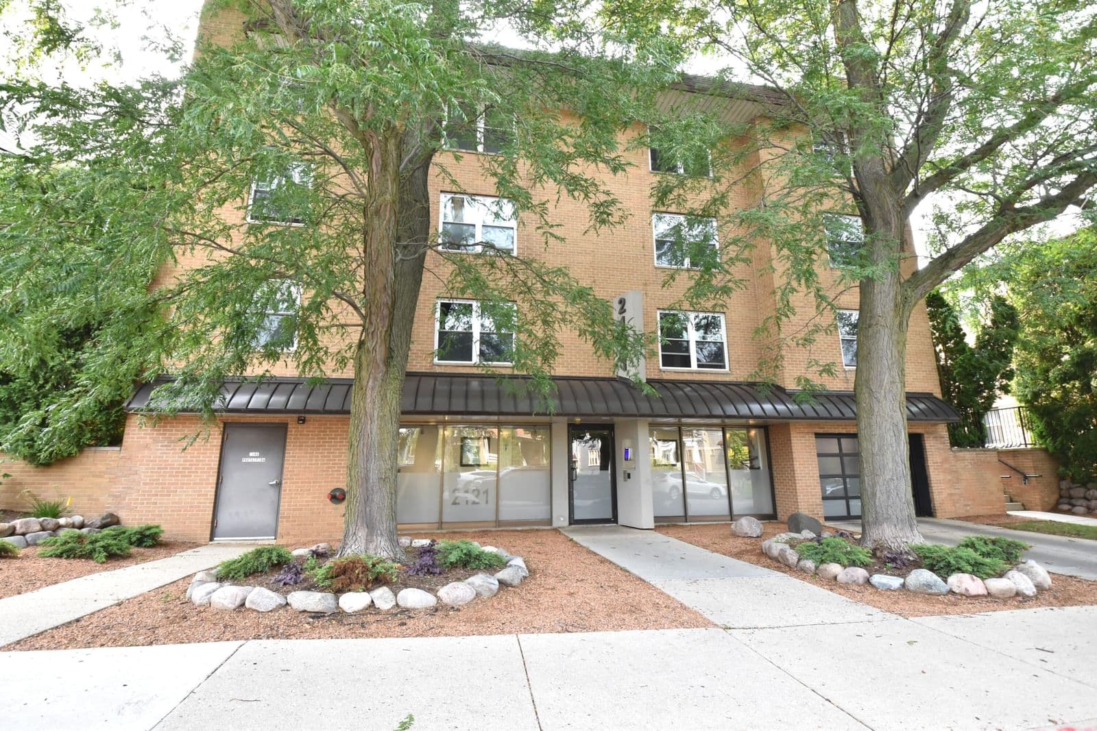 2121 Cambridge, Milwaukee, WI 53202