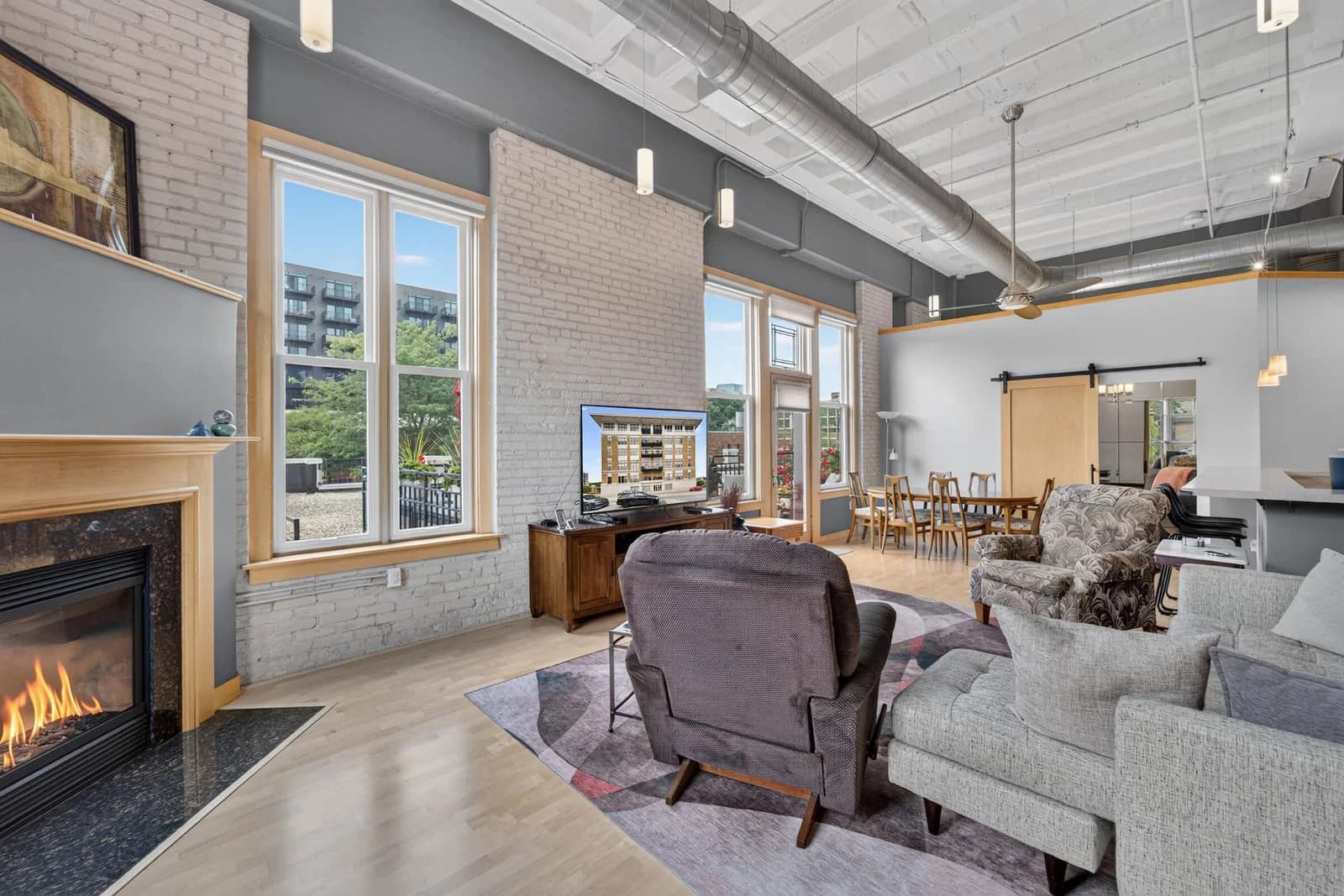 1325 Van Buren 4