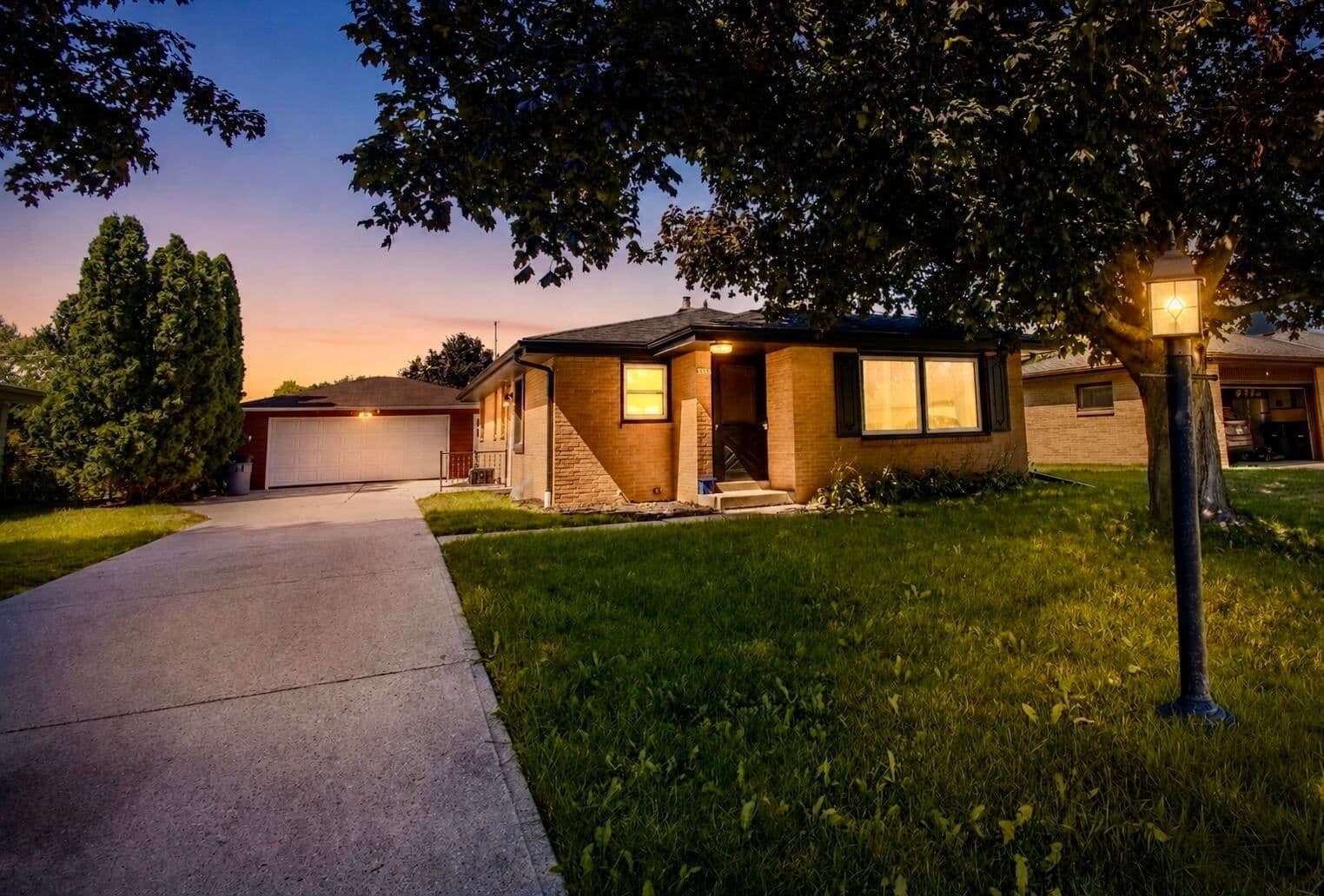 4355 Honey Creek, Greenfield, WI 53220