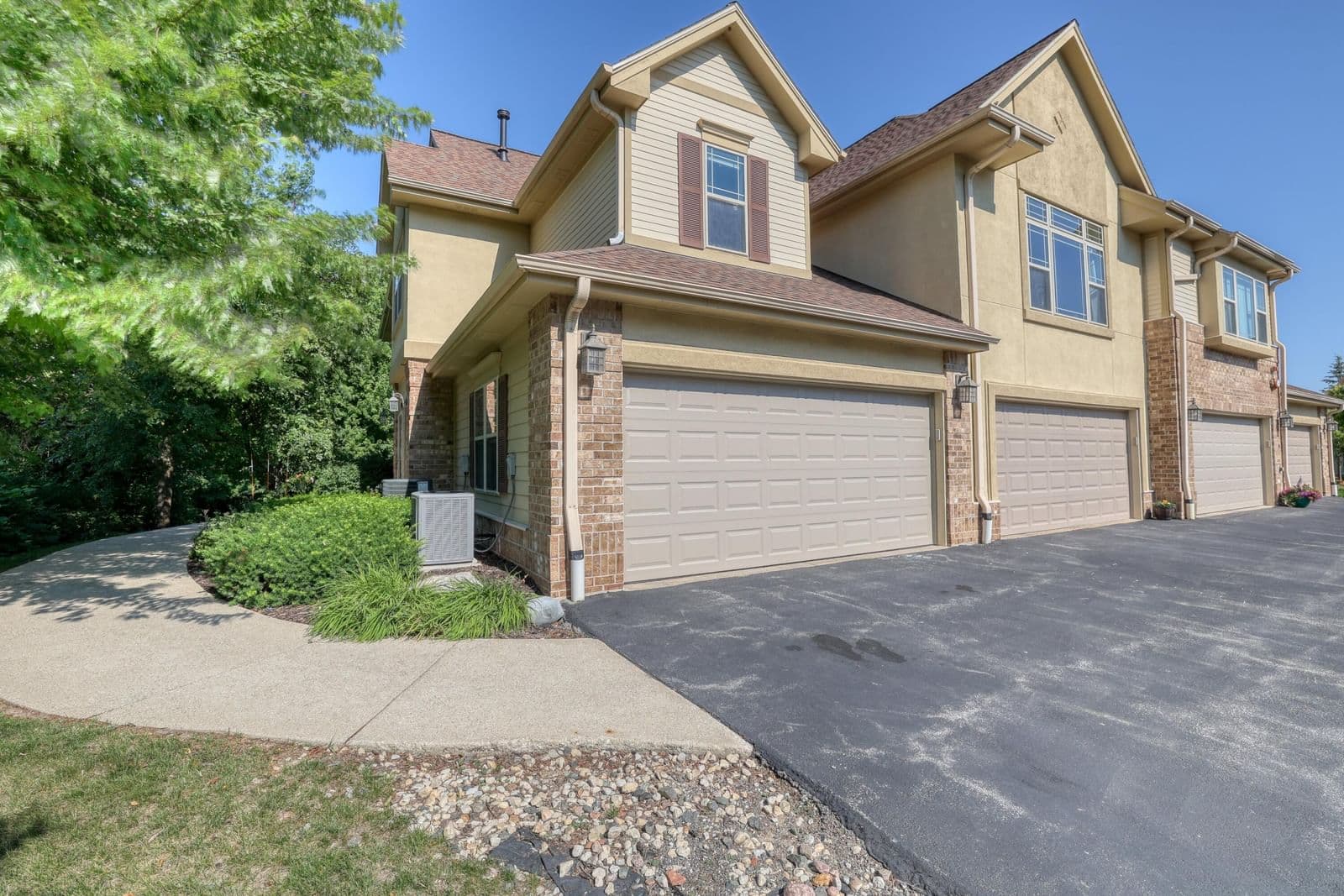 8667 Deerwood 2