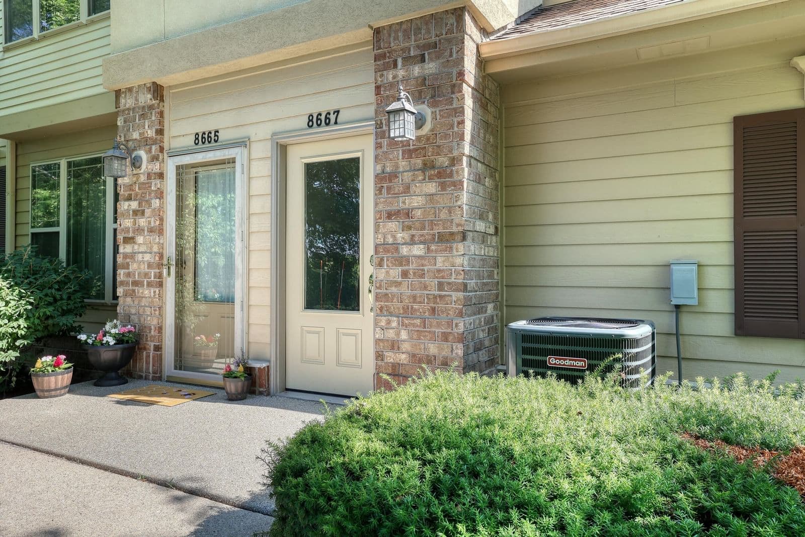 8667 Deerwood 3