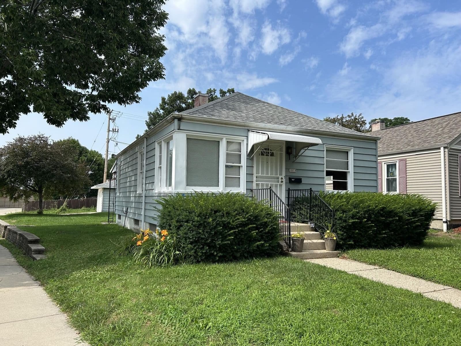 1818 Fernwood, Milwaukee, WI 53207