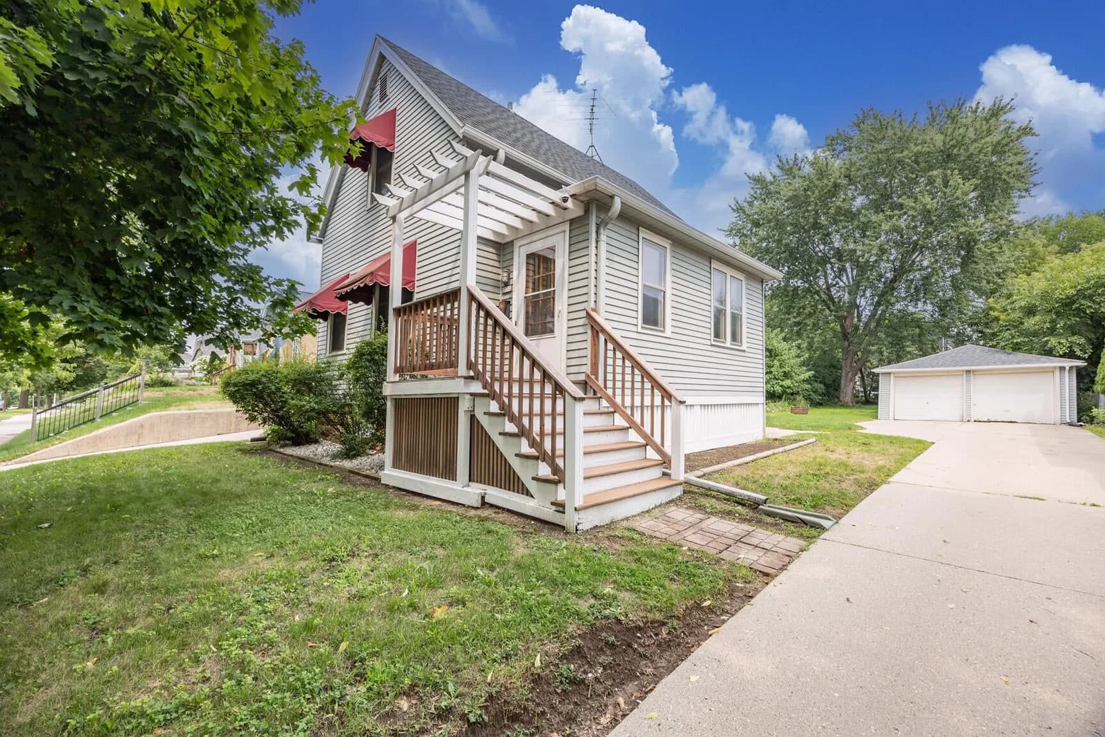 130 60th, Milwaukee, WI 53213