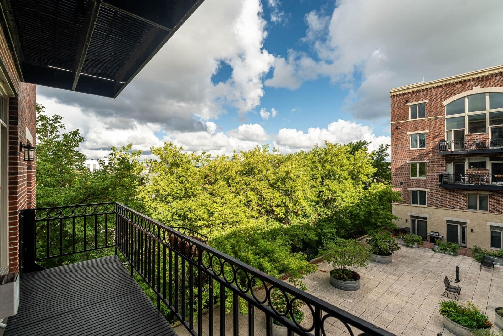 1515 Van Buren, Milwaukee, WI 53202