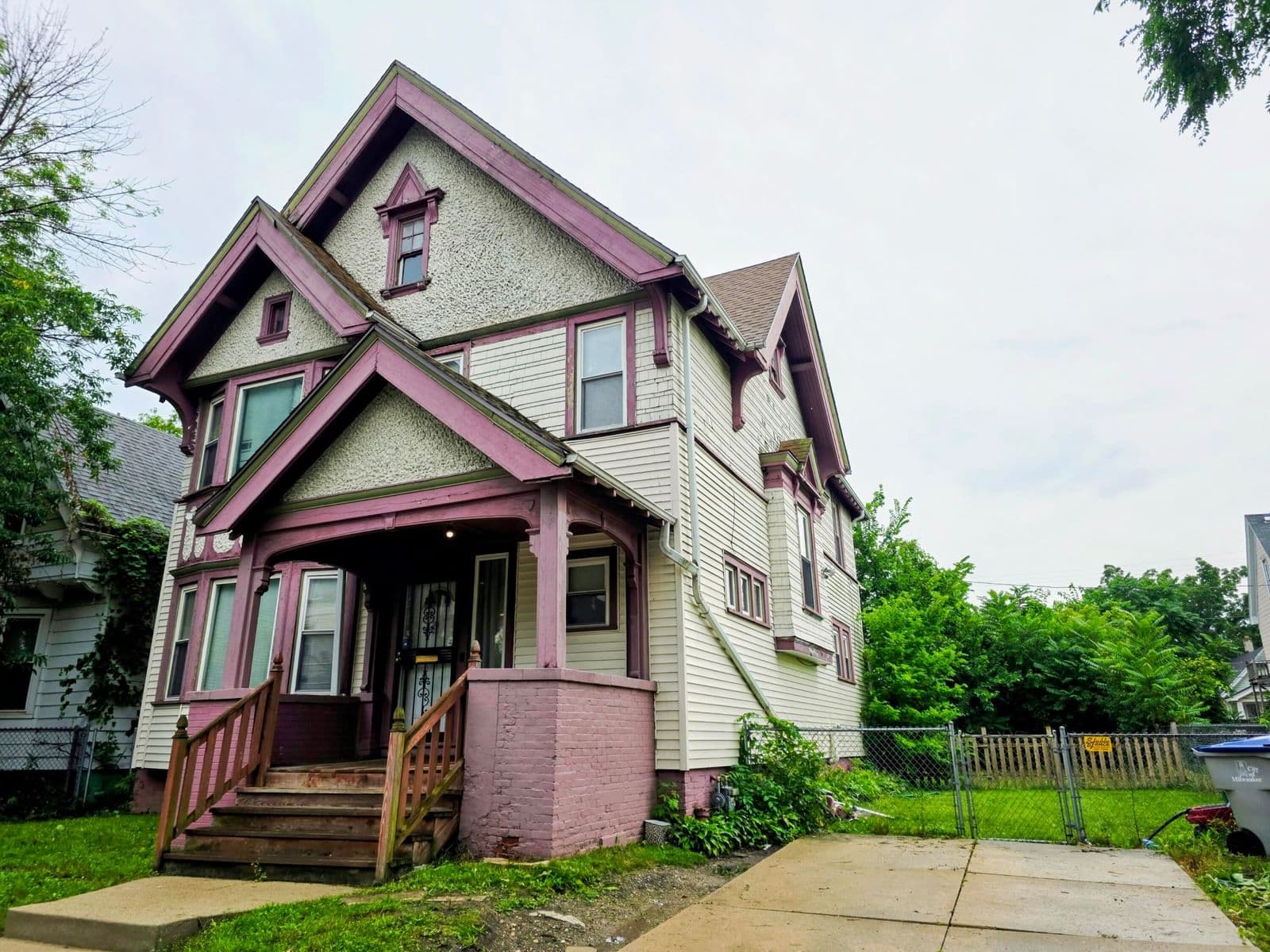 2563 12th, Milwaukee, WI 53206