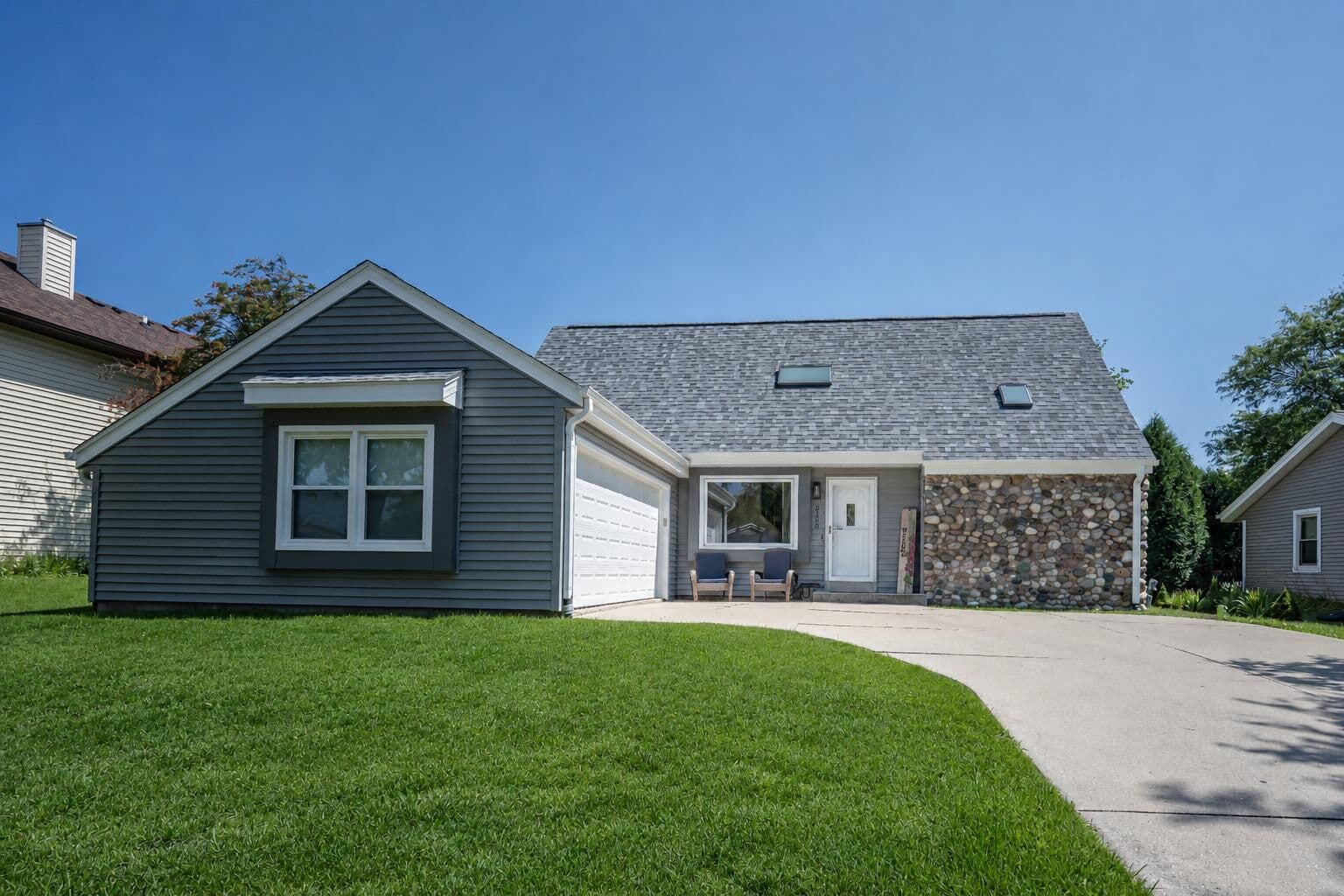 8560 Sharon, Oak Creek, WI 53154