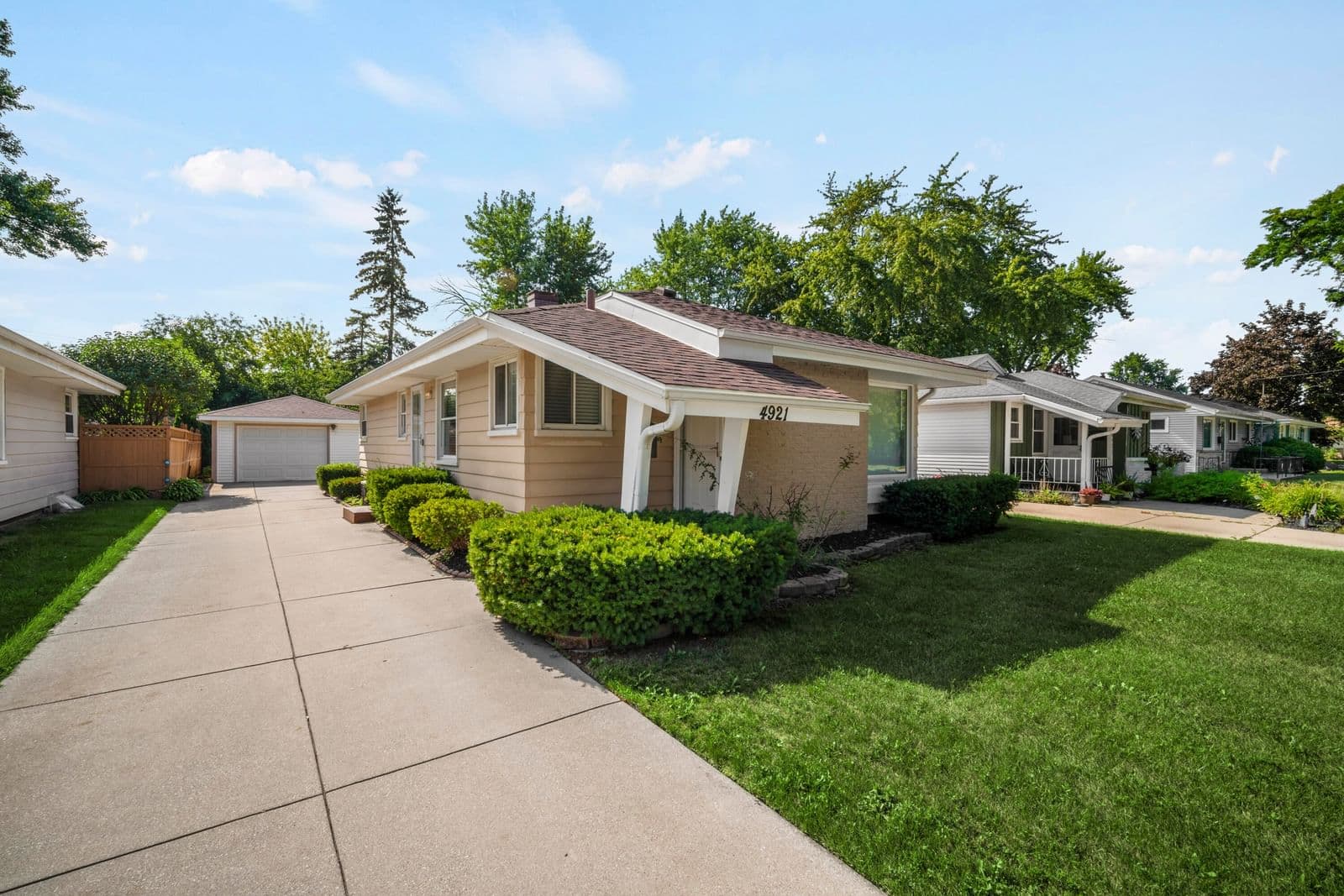 4921 104th, Milwaukee, WI 53225