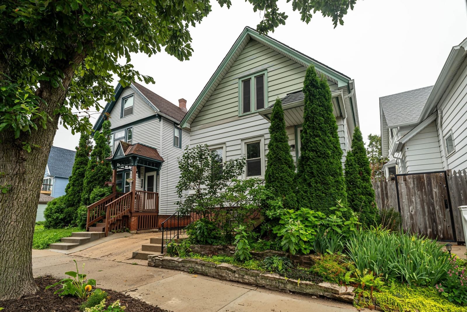 1931 Bartlett, Milwaukee, WI 53202