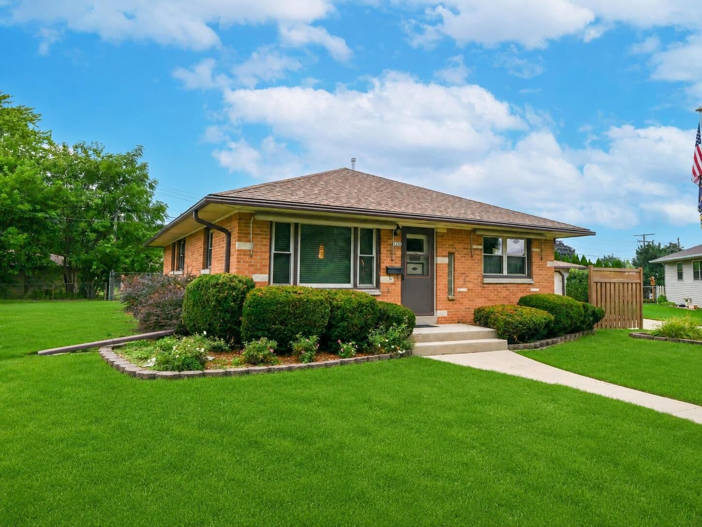 3220 82nd, Milwaukee, WI 53219