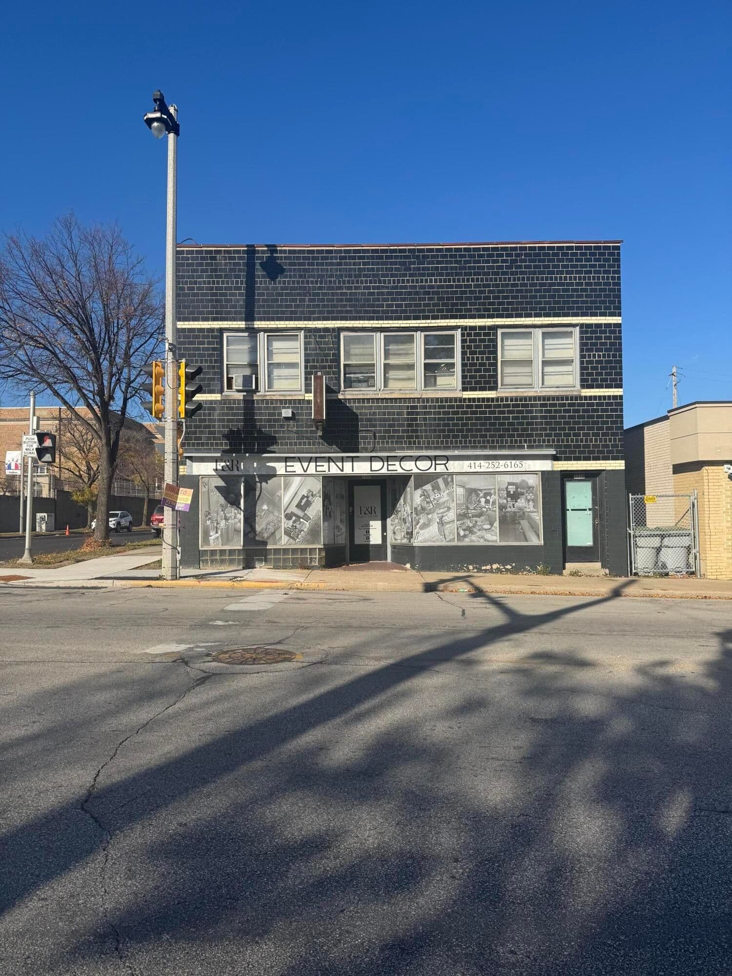 5038 North, Milwaukee, WI 53208