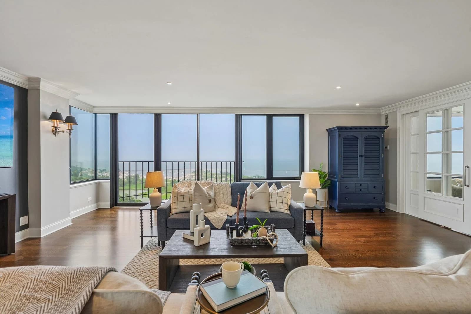 929 Astor, Milwaukee, WI 53202