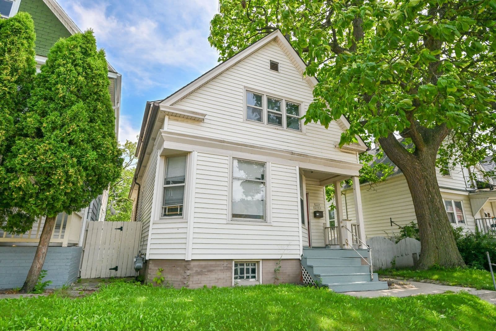 1219 Windlake, Milwaukee, WI 53215