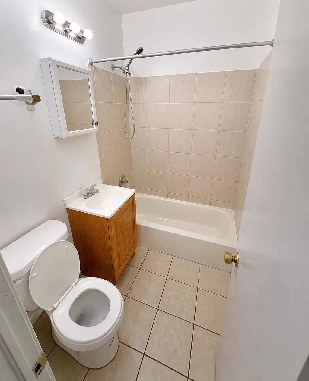 2613 Capitol 4