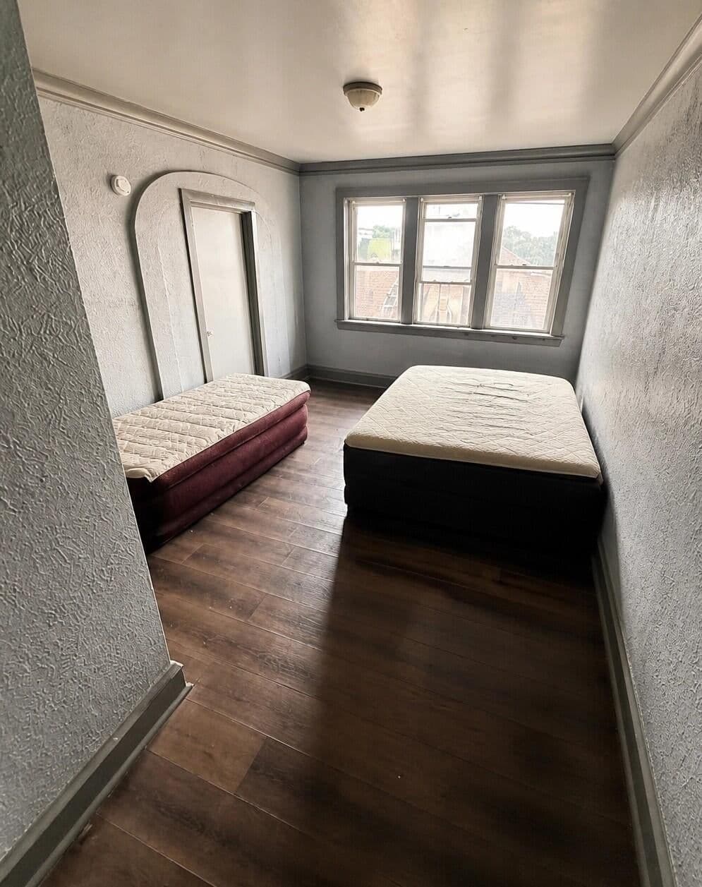 2613 Capitol 3