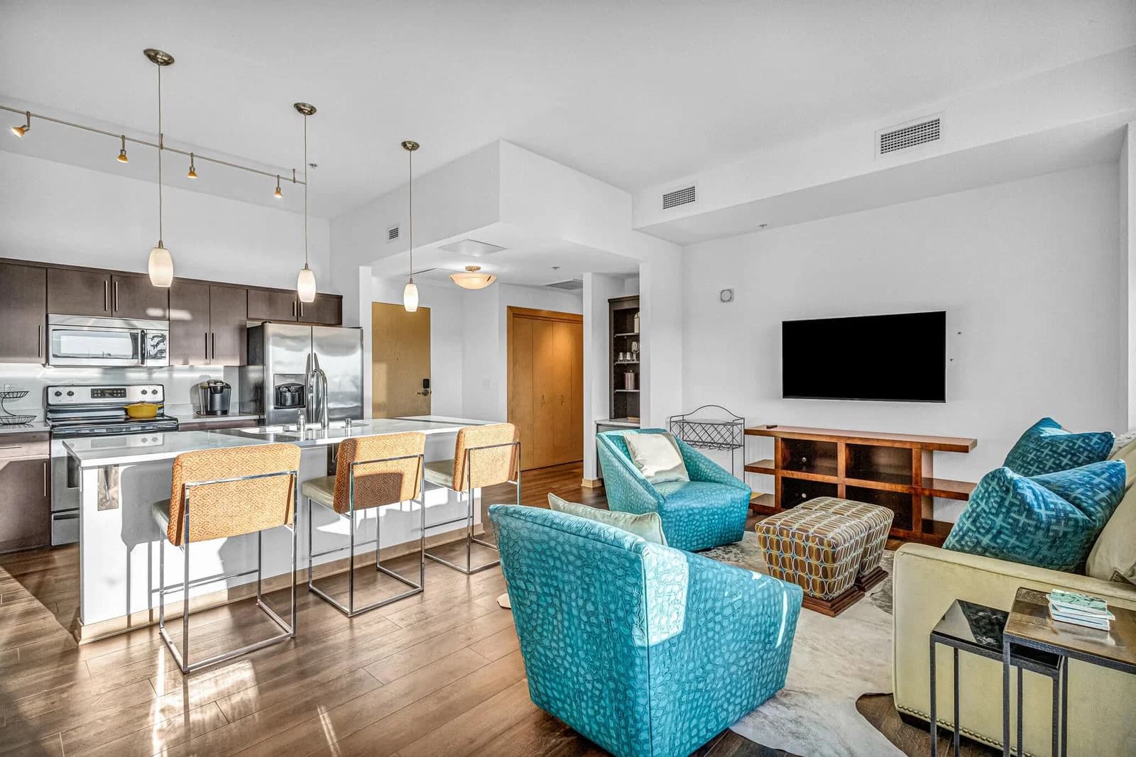 106 Seeboth, Milwaukee, WI 53204
