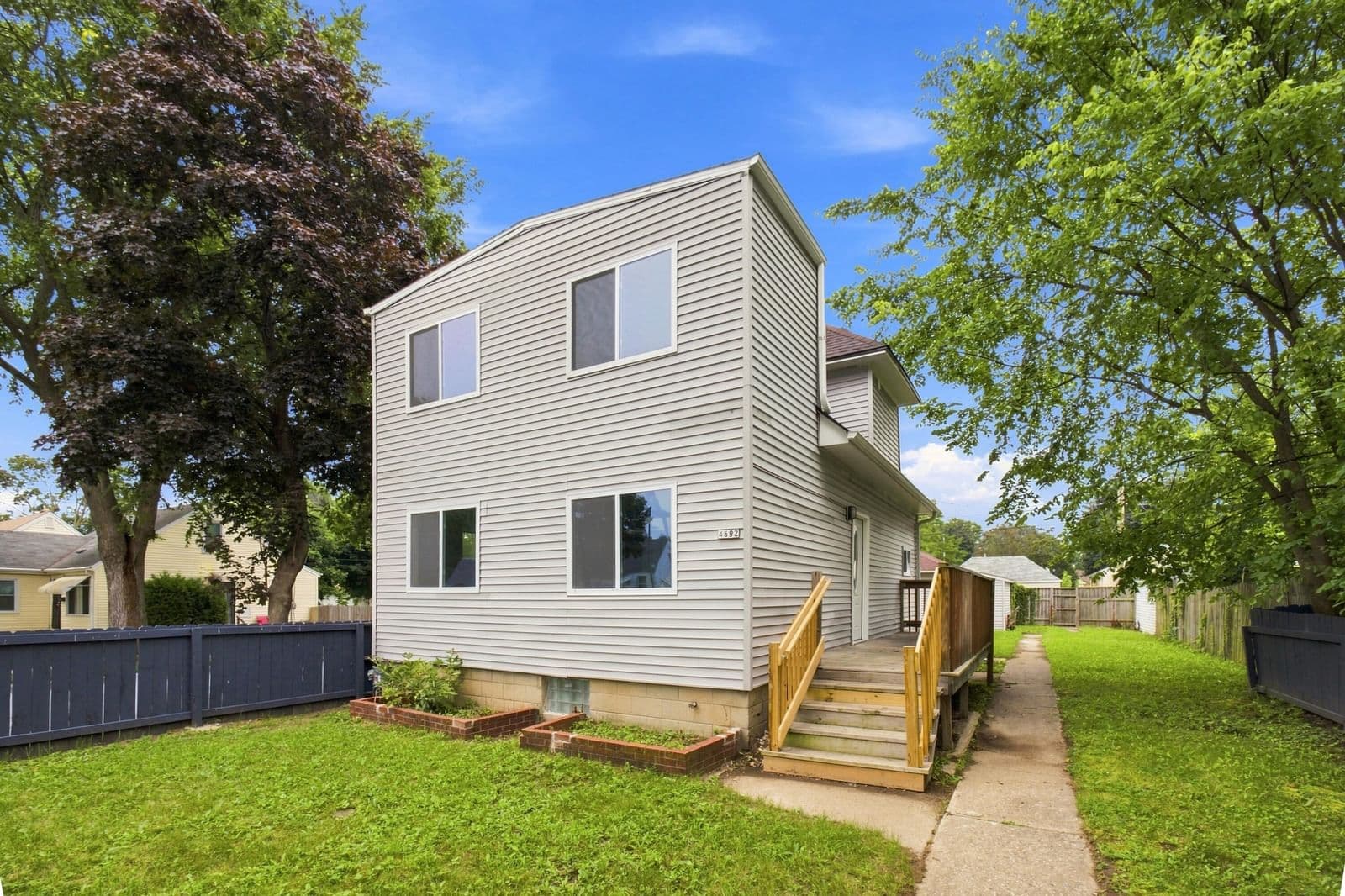4892 26th, Milwaukee, WI 53209
