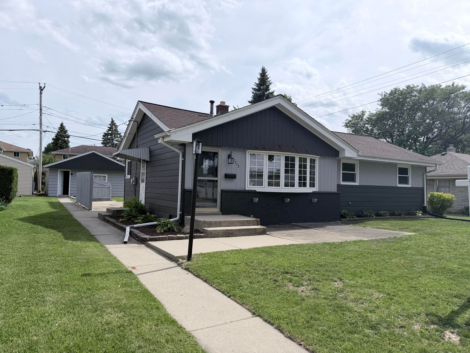 7713 Verona, Milwaukee, WI 53219