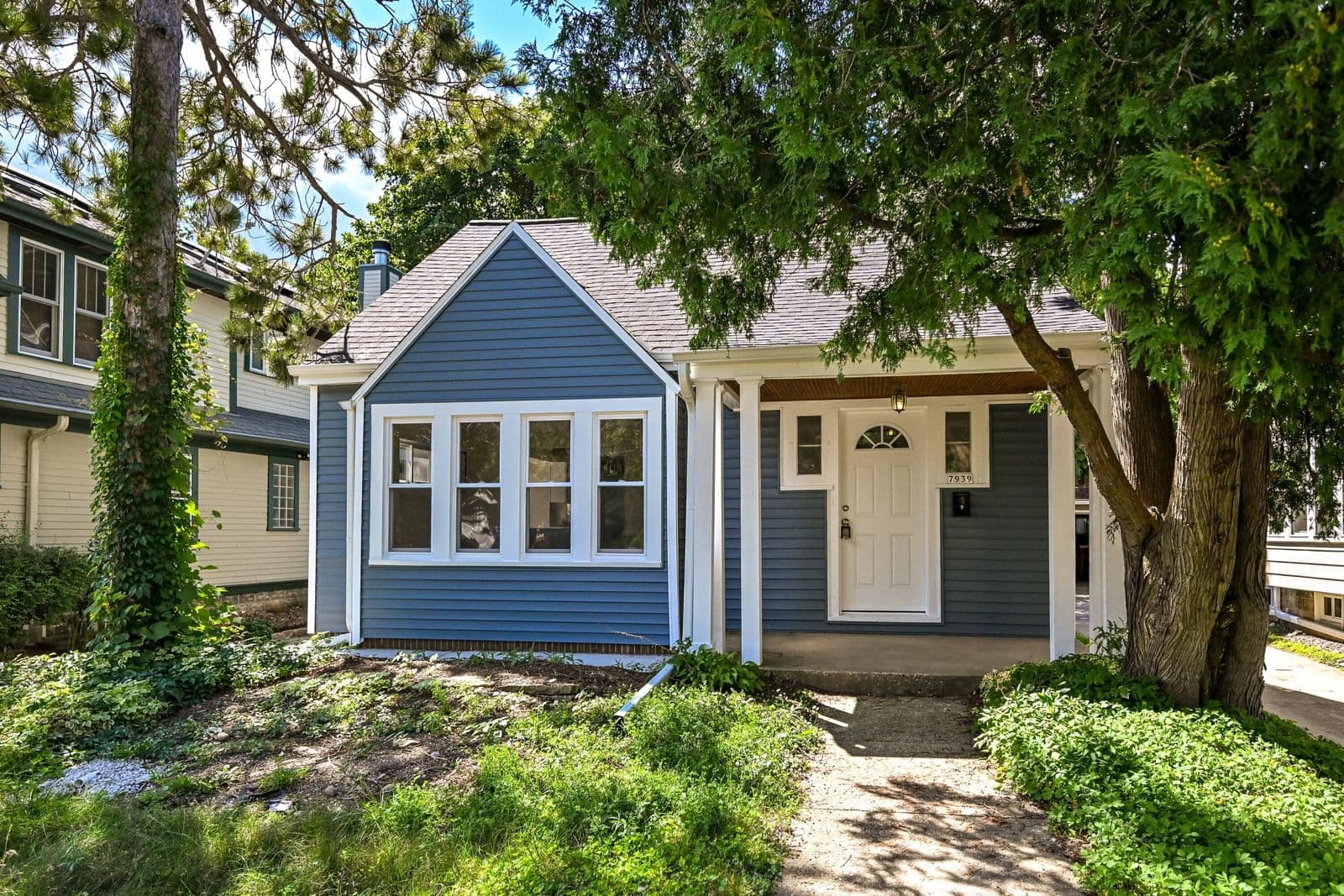 7939 Hillcrest, Wauwatosa, WI 53213