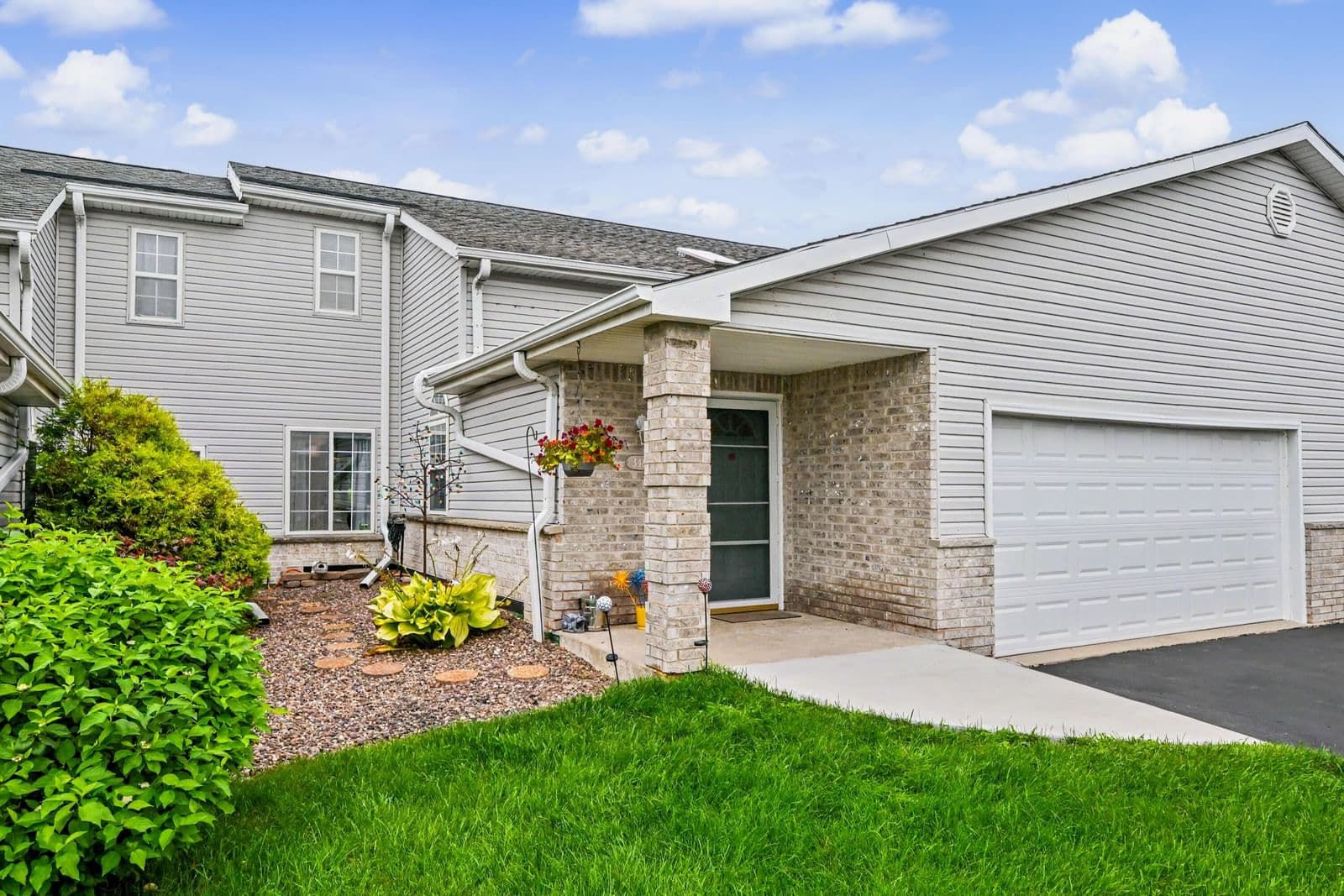 3484 Sycamore, Franklin, WI 53132