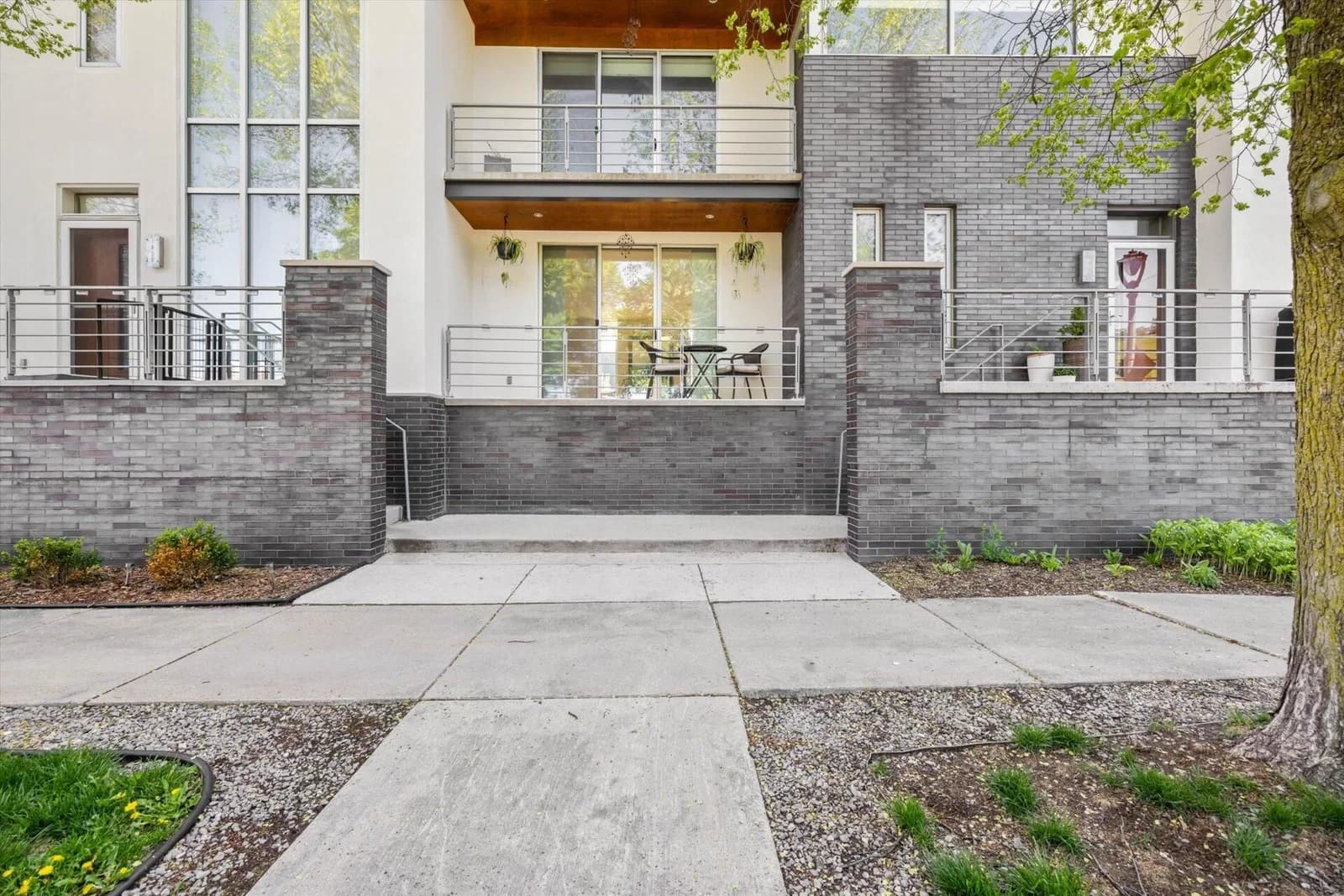 1929 Pierce, Milwaukee, WI 53212
