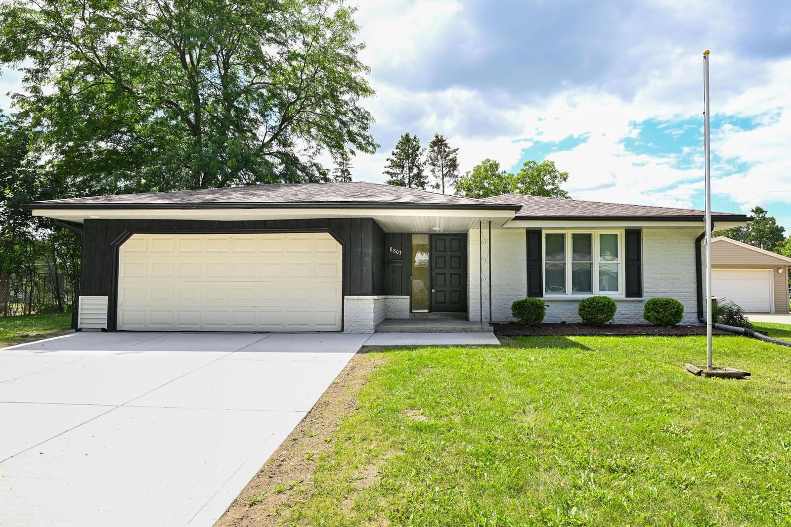 8803 Cheyenne, Milwaukee, WI 53224