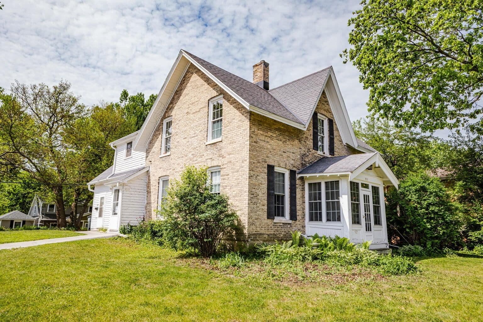 8513 North, Wauwatosa, WI 53226