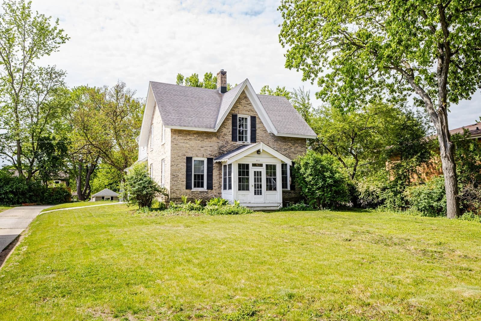 8513 North 2