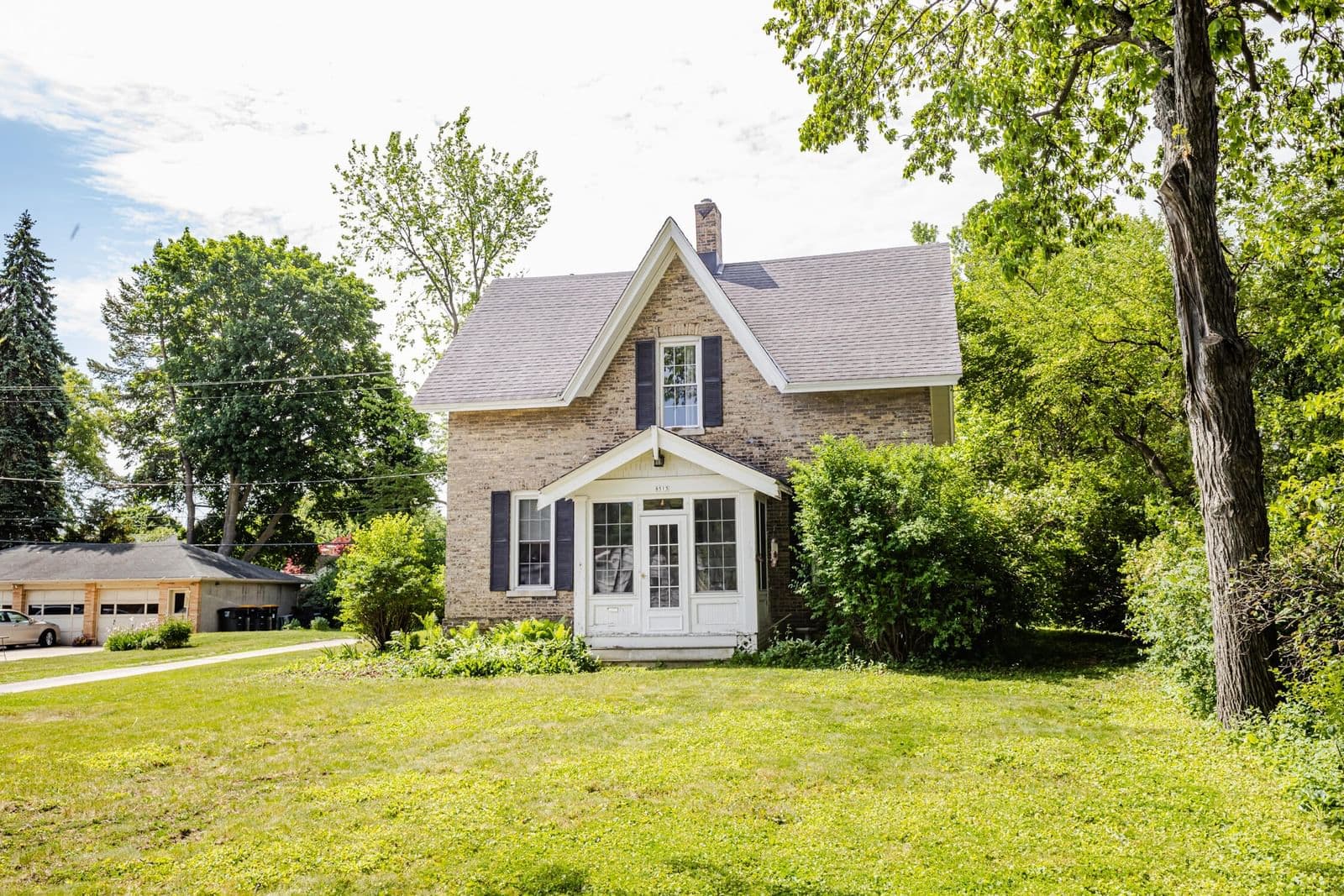 8513 North 3