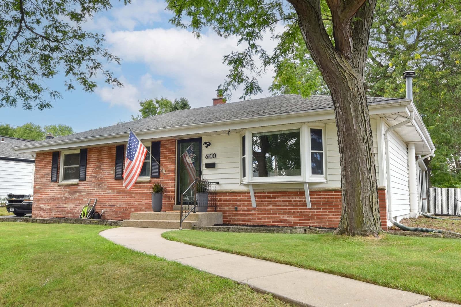 6100 Hustis, Milwaukee, WI 53223