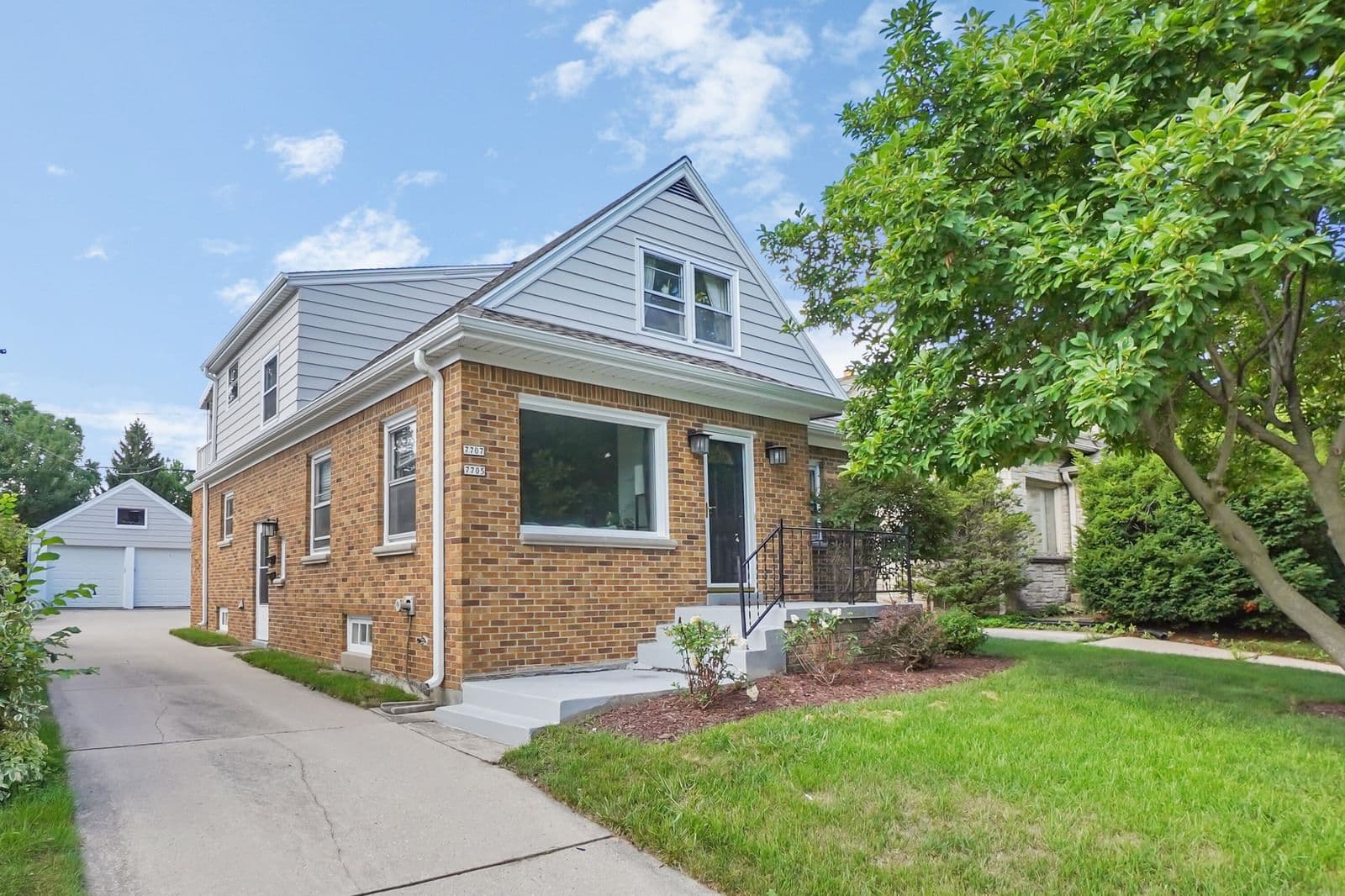 7705 Eagle, Wauwatosa, WI 53213