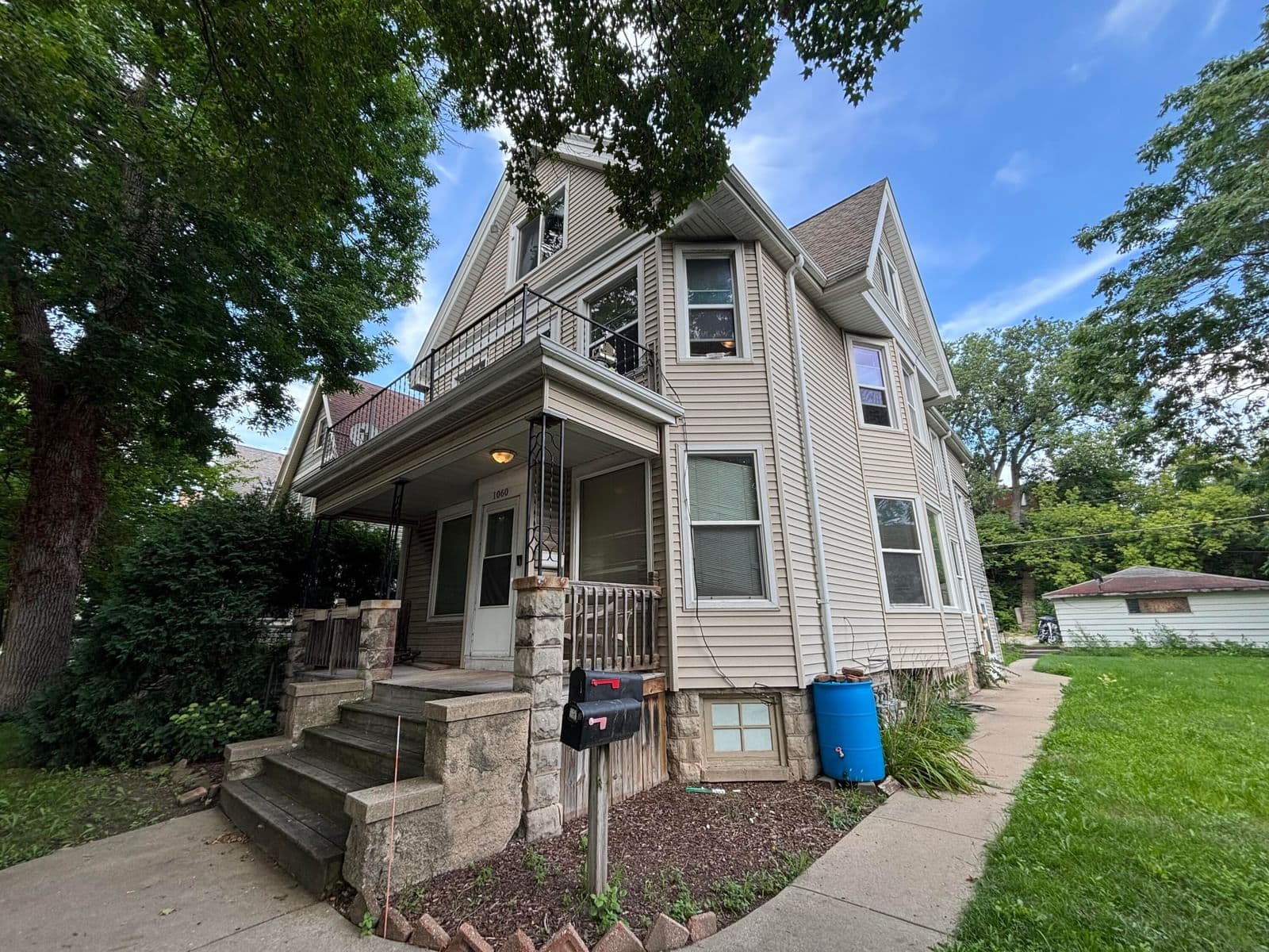 1060 47th 2