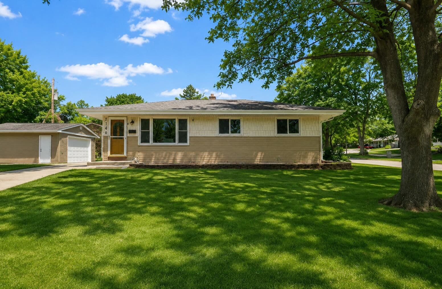 7140 48th, Milwaukee, WI 53223