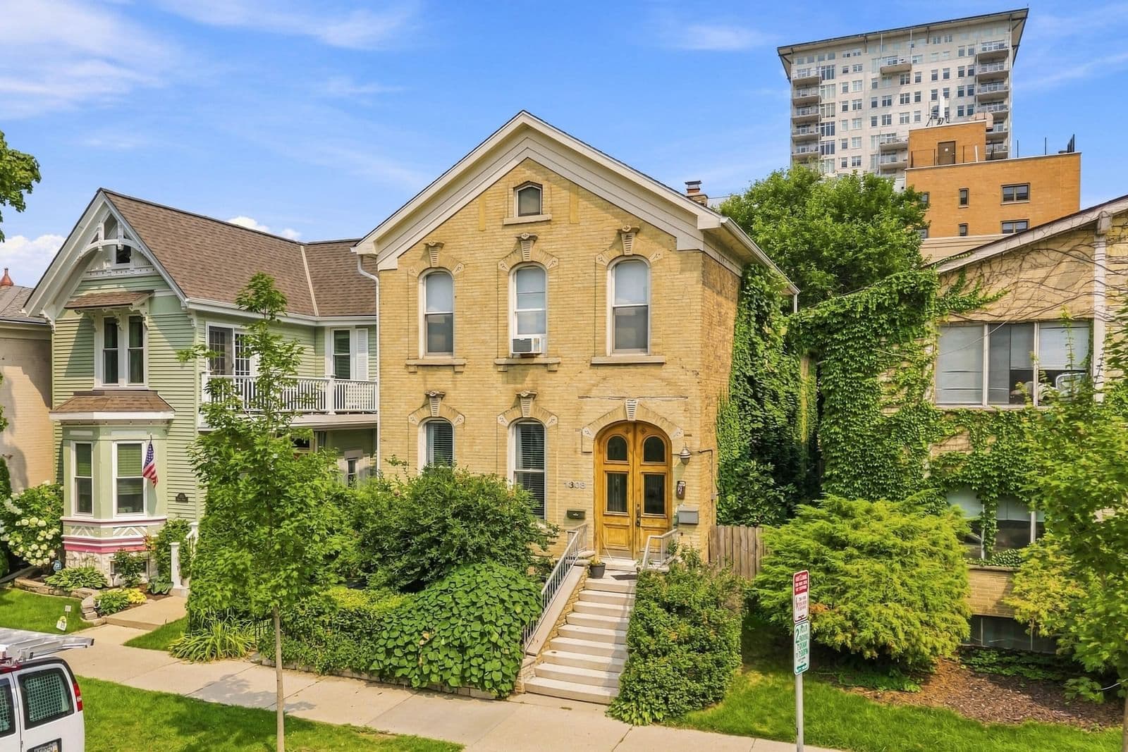 1308 Astor, Milwaukee, WI 53202