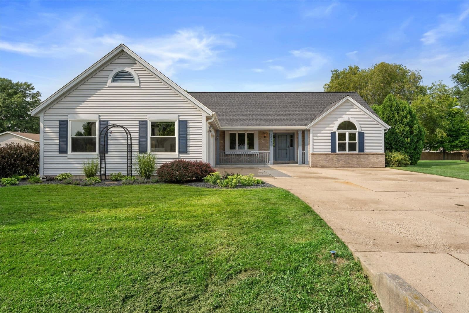 2072 Hope, Oak Creek, WI 53154