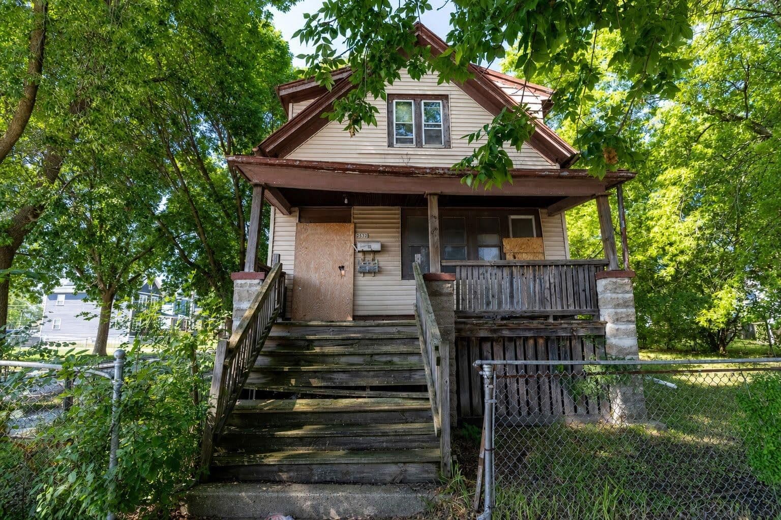 2532 Lloyd 2