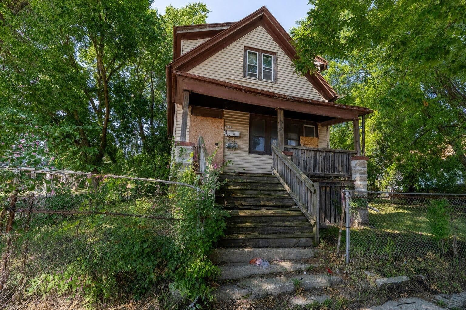 2532 Lloyd, Milwaukee, WI 53205