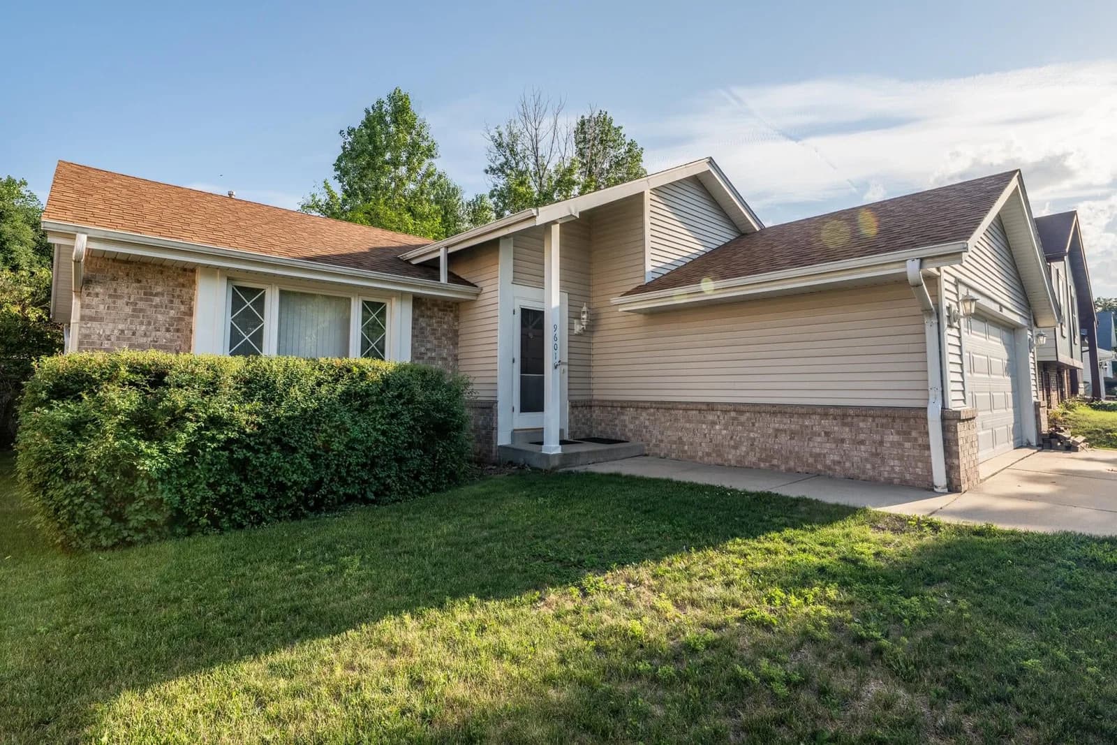 9601 Darnel, Milwaukee, WI 53224