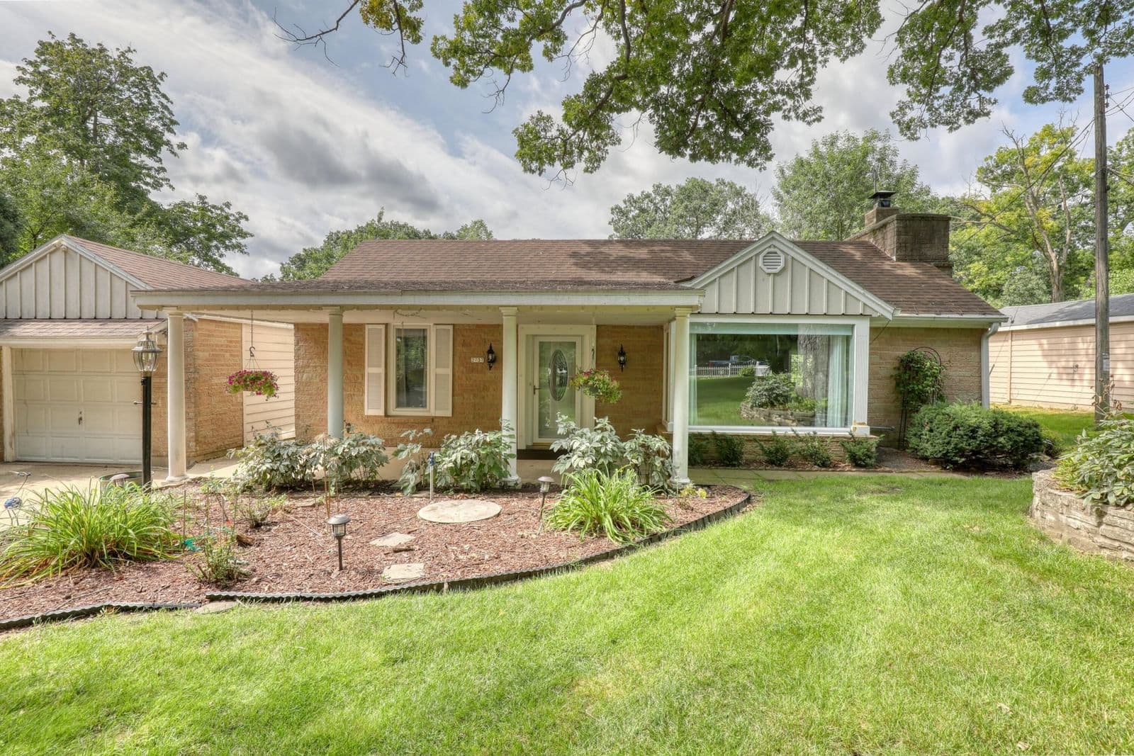 2737 Waukesha, West Allis, WI 53227