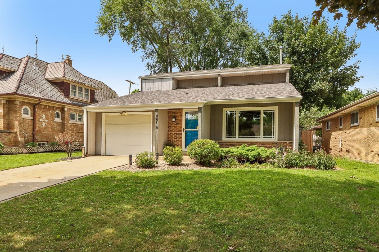 9916 Grantosa, Wauwatosa, WI 53222