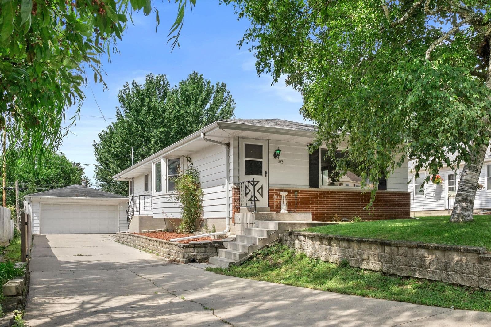 237 113th, Wauwatosa, WI 53226